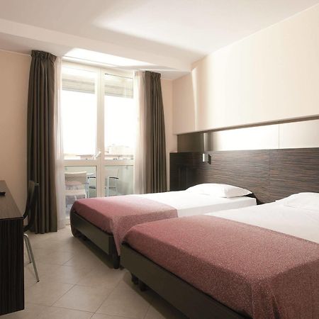 Rosso Frizzante Hotel Sorbara Bagian luar foto