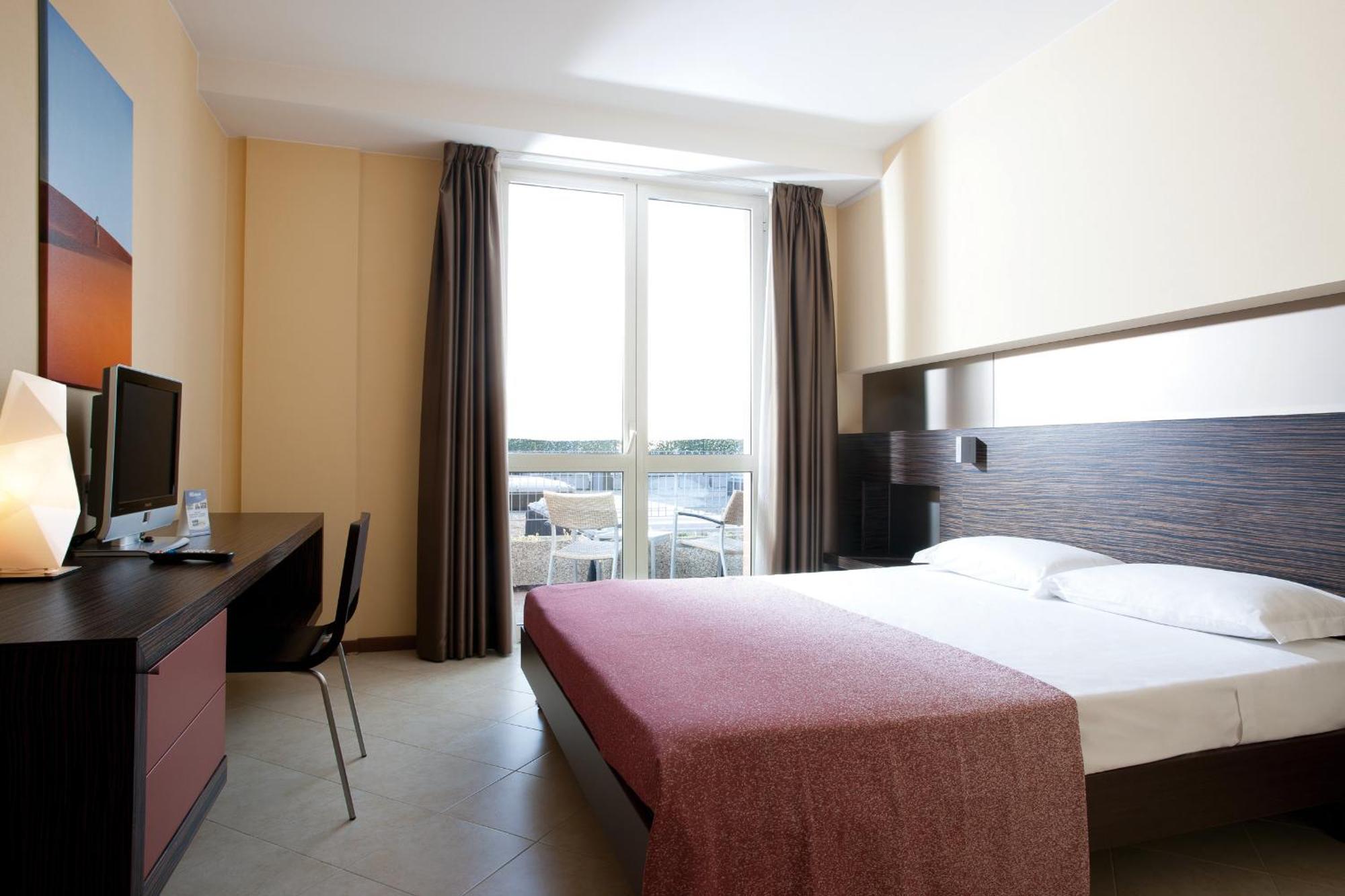 Rosso Frizzante Hotel Sorbara Bagian luar foto