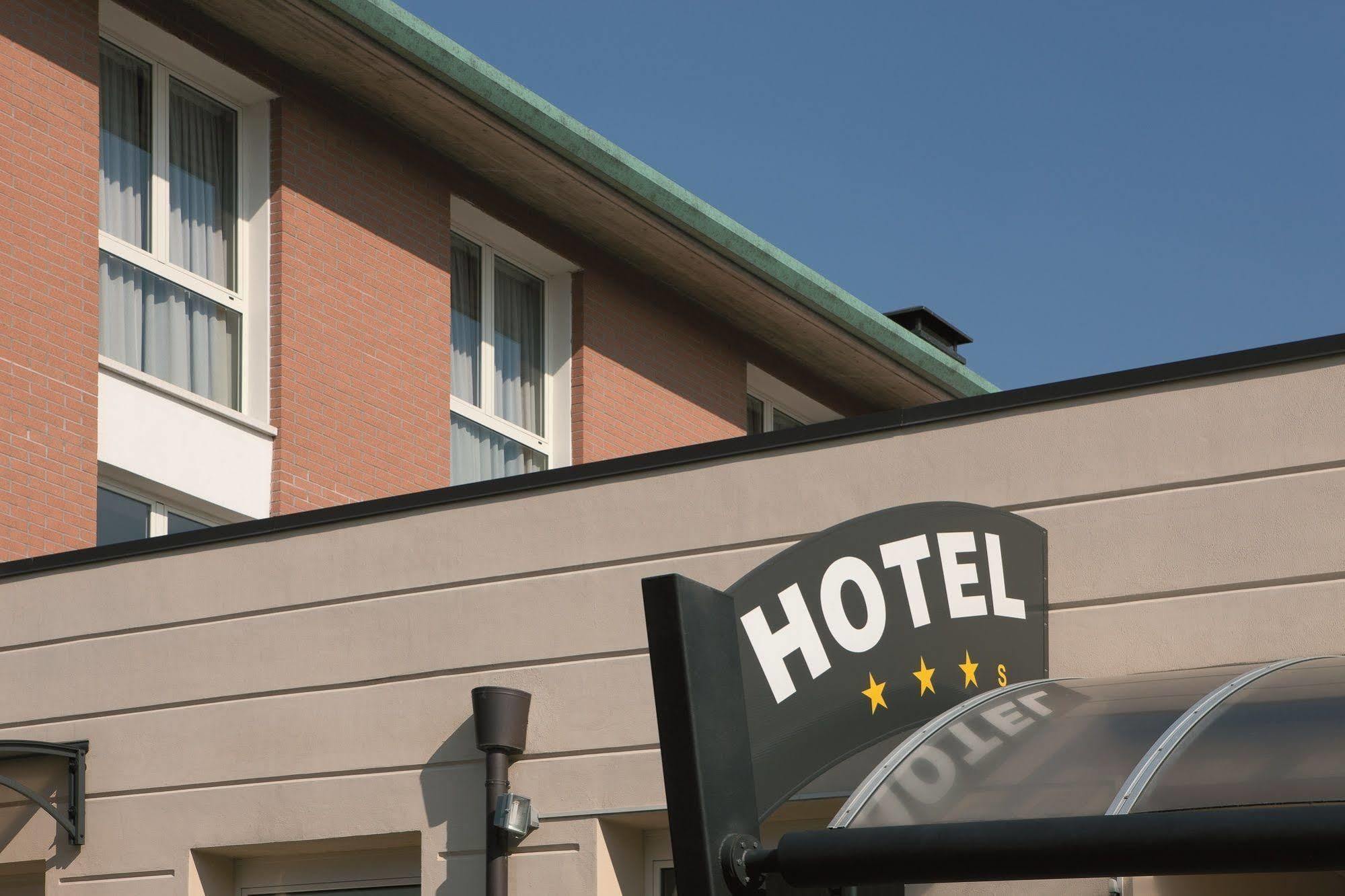 Rosso Frizzante Hotel Sorbara Bagian luar foto
