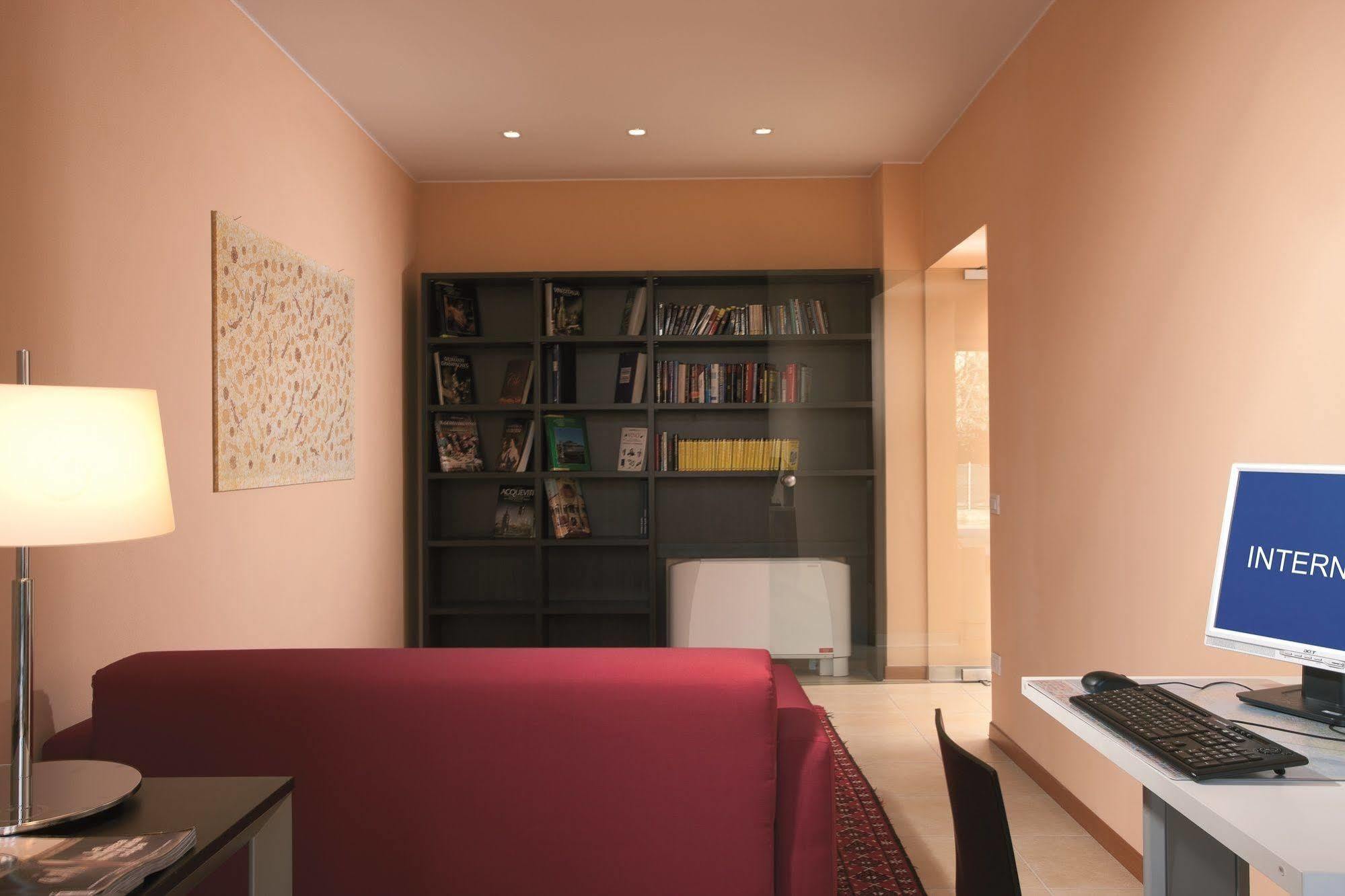 Rosso Frizzante Hotel Sorbara Bagian luar foto