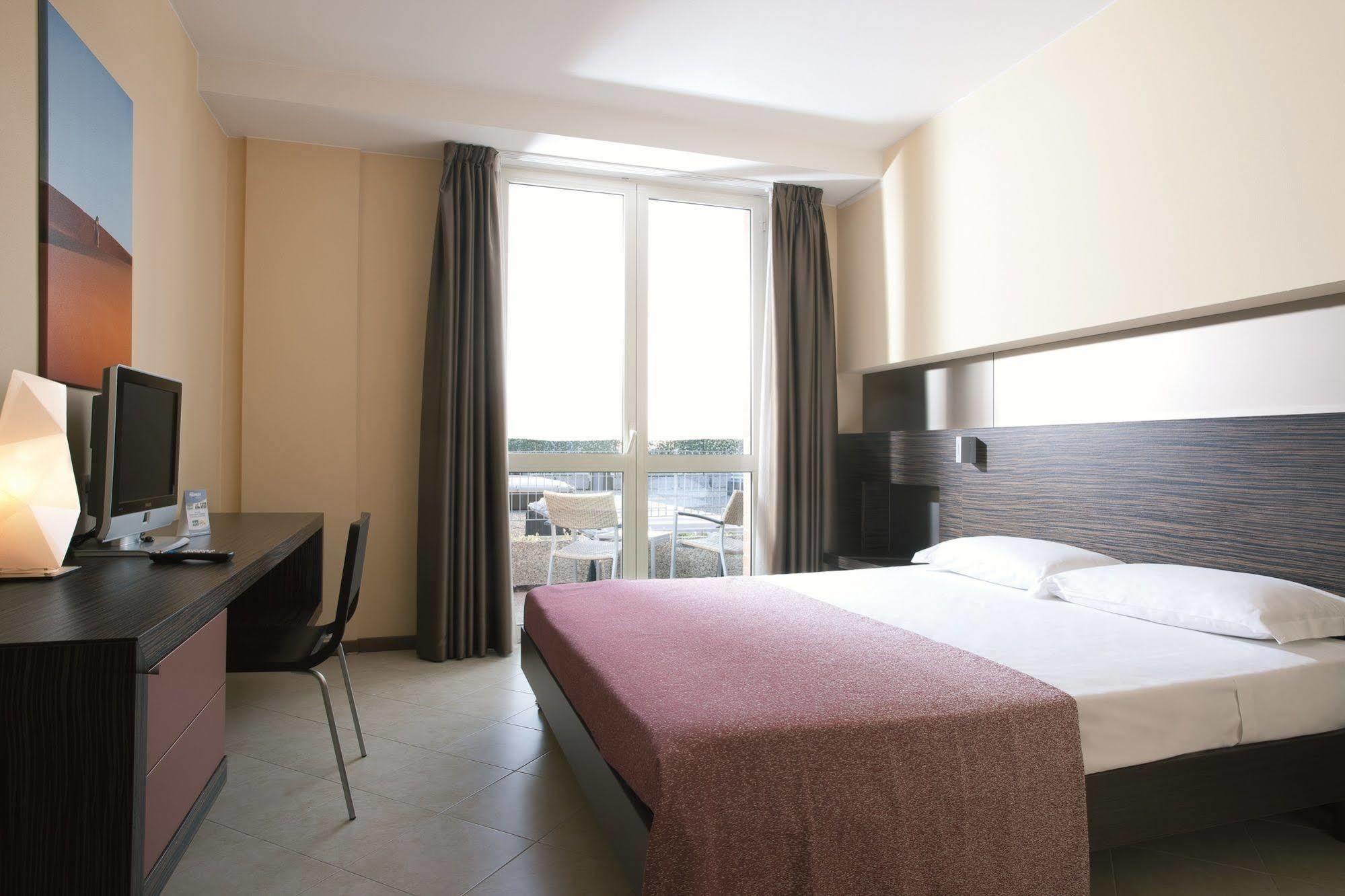 Rosso Frizzante Hotel Sorbara Bagian luar foto
